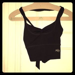 Mika “Lynn” black yoga top